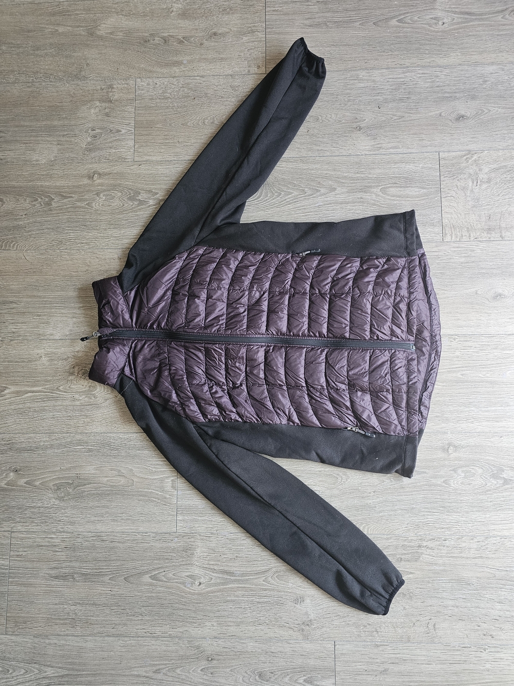 32 Degrees Quilted Plum Front Hybrid Jacket with Black Knit Sleeves